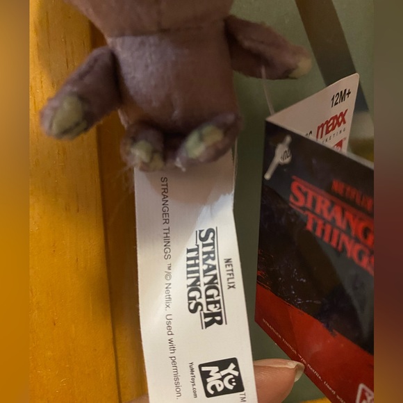 Stranger Things Key Ring/Bag Clip - Picture 2 of 5